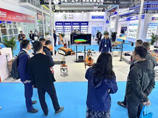 【消防機(jī)器狗系列亮相石油展】北京凌天滅火四足機(jī)器狗、偵察四足機(jī)器狗、運(yùn)輸四足機(jī)器狗、消防系留滅火無(wú)人機(jī)等重點(diǎn)裝備亮相展會(huì)！